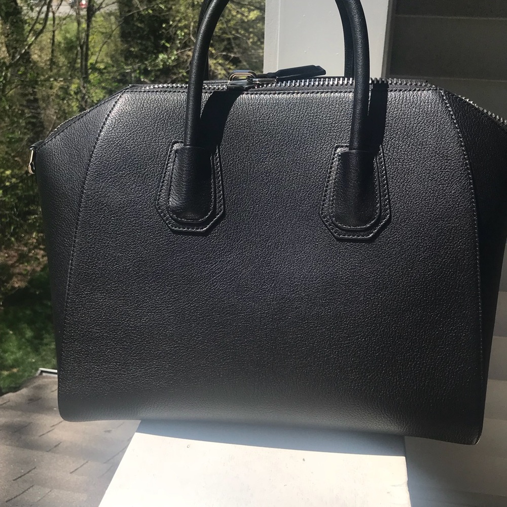 Givenchy - Picture 5 of 5